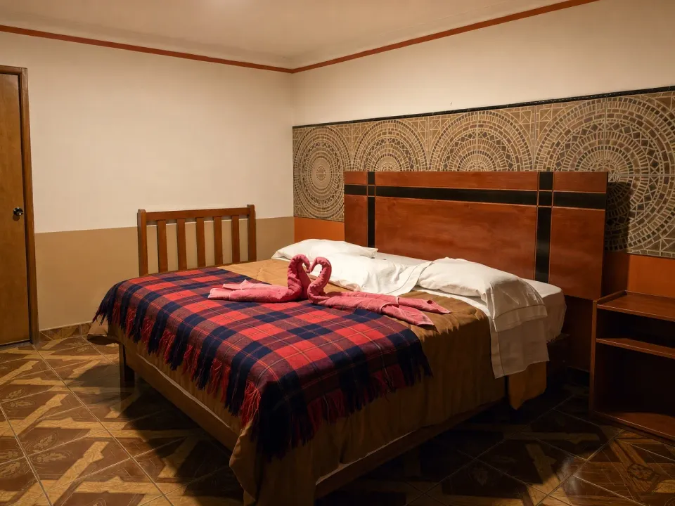 King room with a smart TV and balcony at Hotel Manantial, Churín